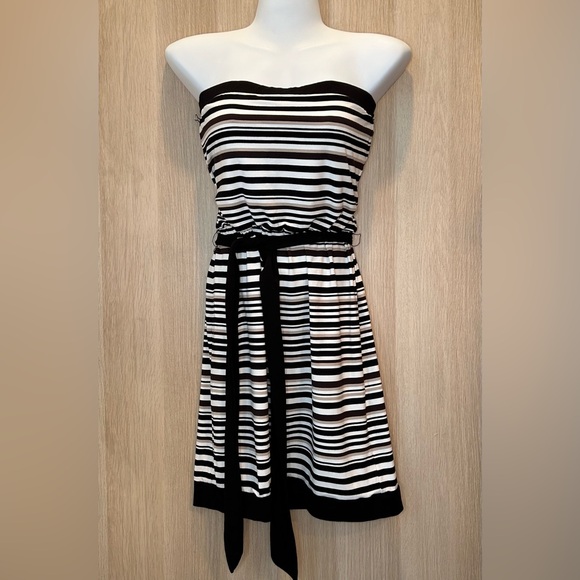 White House Black Market Dresses & Skirts - White House Black Market Striped Strapless Stretch Fabric Dress Size XXS